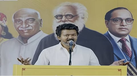 மேடையில் விஜய்