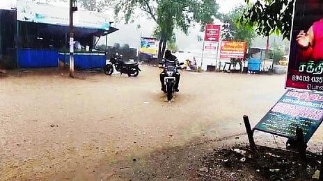 பொன்னமராவதியில் ஞாயிற்றுக்கிழமை பெய்த மழை.