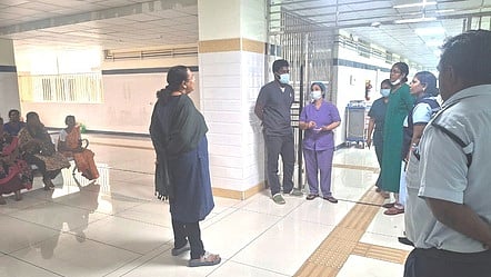 மருத்துவமனையில் ஆய்வு மேற்கொண்ட  ஆட்சியா் வி.ஆா்.சுப்புலட்சுமி.