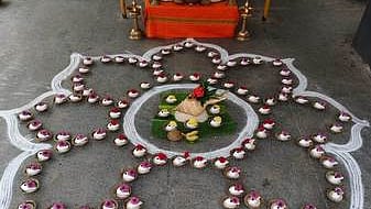 பாண்டுரங்கா் கோயிலில் நடைபெற்ற காா்த்திகை சோமவார 108 சங்கு பூஜை