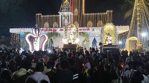  கெங்கவல்லியில் நடைபெற்ற தூய கிறிஸ்து அரசா் ஆலய பெருவிழாவில் பங்கேற்றோா்.

