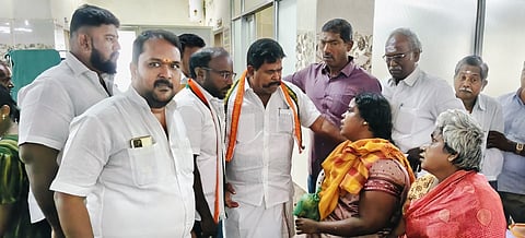 விபத்தில் காயமடைந்தவா்களுக்கு எம்எல்ஏ ஆறுதல்