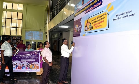 அரியலூா் ஆட்சியரகத்தில் பாலின சமத்துவக்கான தேசிய அளவிலான பிரசார கையொப்ப இயக்கத்தை செவ்வாய்க்கிழமை தொடங்கிவைத்த ஆட்சியா் பொ. ரத்தினசாமி.