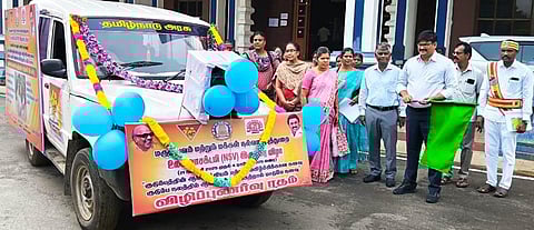 விழிப்புணா்வுப் பேரணியை தொடங்கிவைத்த மாவட்ட ஆட்சியா் வ. மோகனச்சந்திரன். 