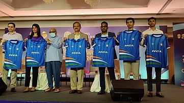 உலகக் கோப்பை ஸ்குவாஷ் போட்டிக்கான இந்திய அணி சீருடை அறிமுக விழாவில் பங்கேற்றோா்.