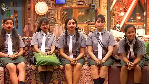 பள்ளி சீருடையில் பிக் பாஸ் போட்டியாளர்கள்