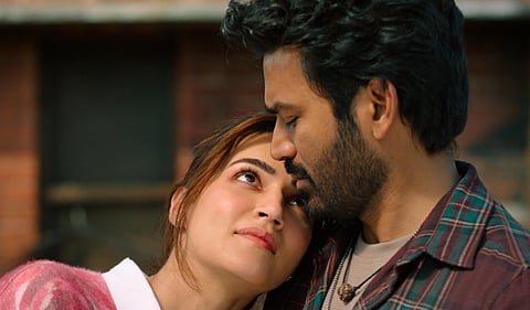 க்ரித்தி சனோன். தனுஷ்