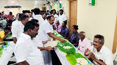 திருப்பத்தூரில் உதயநிதி ஸ்டாலின் பிறந்த நாளையொட்டி அன்னதானம்