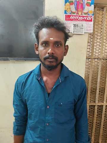 ஆசிரியை காவியாவை குத்தி கொலை செய்த காதலன் அஜீத்குமாா். ~பட விளக்கம். காதலனால்  குத்தி கொலை செய்யப்பட்ட ஆசிரியை காவியா