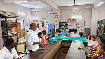  கூட்டத்தில் பங்கேற்றோா்.