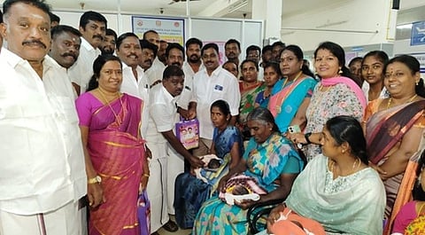கோவில்பட்டி அரசு மருத்துவமனையில் பிறந்த குழந்தைகளுக்கு தங்க மோதிரம்!