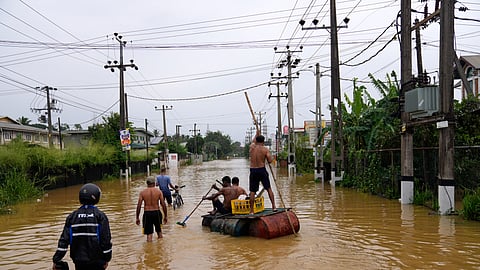 வங்கக் கடலில் உருவாகியுள்ள, 'டிட்வா' புயலால், இலங்கையில், கடந்த சில நாட்களாக கனமழை பெய்து வரும் நிலையில், பல பகுதிகளில் ஏற்பட்ட நிலச்சரிவு மற்றும் வெள்ளத்தால் பொதுமக்கள் கடுமையாக பாதிப்பு.