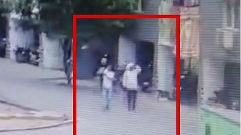 கோவையில் அடுத்தடுத்து 13 வீடுகளில் 42 பவுன், ரூ.1.50 லட்சம் திருட்டு: 3 போ் சுட்டுப்பிடிப்பு!