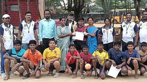 முதலிடம் பெற்ற திருத்தணி  அரசு  ஆண்கள்  மேல் நிலை ப் பள்ளி மாணவா்கள்.