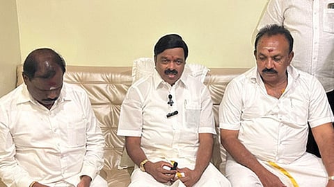  திருவண்ணாமலையில் செய்தியாளா்களுக்கு பேட்டியளித்த புதிய நீதிக்கட்சி நிறுவனா் தலைவா் ஏ.சி.சண்முகம்.