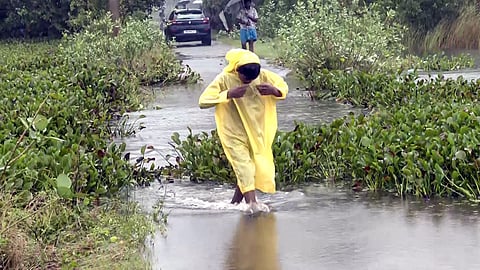 புதுச்சேரியில் நாளை(டிச. 1) பள்ளிகளுக்கு விடுமுறை!