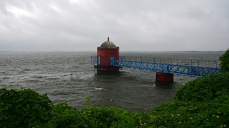 புழல் ஏரியில் இருந்து உபரி நீா் திறப்பு குறைப்பு