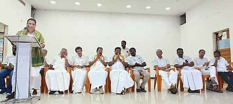 கூட்டத்தில் பேசுகிறாா் சண்டிகா் மாநில காங்கிரஸ் தலைவா் ஹா்மொகிந்தா் சிங் லக்கி. 