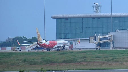 தொழில்நுட்பக் கோளாறு: திருச்சியிலிருந்து துபைக்கு புறப்பட்ட விமானம் பாதுகாப்பாக தரையிறக்கம்