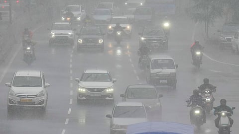 சென்னையில் திரளும் மேகக்கூட்டம்... மழை மேலும் அதிகரிக்கும்..!