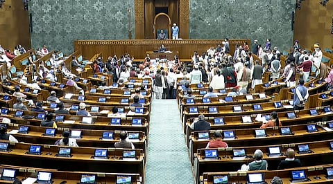 மக்களவையில் எதிர்க்கட்சிகள் அமளி