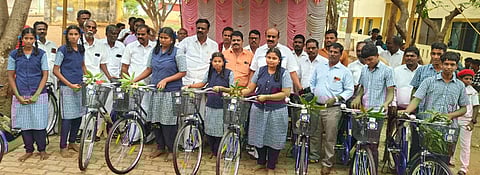  இராந்தம் அரசு மேல்நிலைப் பள்ளி மாணவ, மாணவிகளுக்கு விலையில்லா சைக்கிள்களை வழங்கிய ஒ.ஜோதி எம்எல்ஏ. 