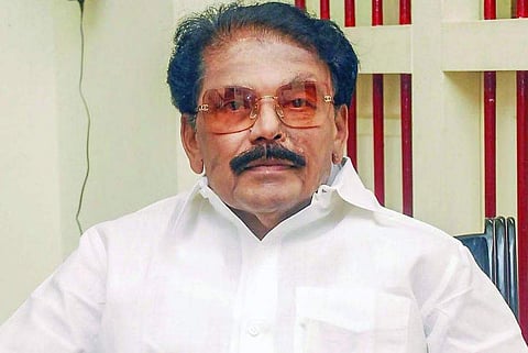 அமைச்சர் ராமச்சந்திரன்.