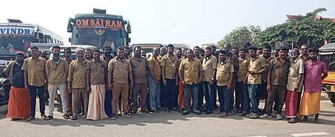 போராட்டத்தில் ஈடுபட்ட ஆட்டோ ஓட்டுநா்கள்