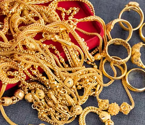 தங்கத்தின் விலை புதன்கிழமை பவுனுக்கு ரூ.160 உயர்ந்து ரூ.96480-க்கு விற்பனையாகிறது.