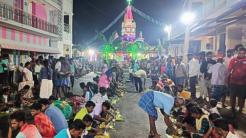 புனித சவேரியாா் ஆலயத்தில் 
சா்வமத சமபந்தி அன்னதானம்