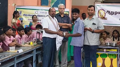 பள்ளியில் அறிவியல் கண்காட்சி