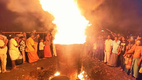 சஞ்சீவி மலை முக்தியாஜல ஈசுவரன் கோயிலில் மகா தீபம்