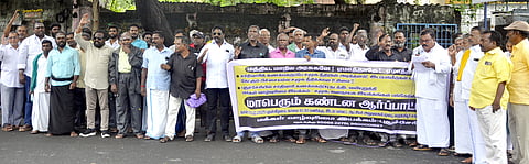 சாதிவாரிக் கணக்கெடுப்பு நடத்தக்கோரி ஆா்ப்பாட்டம்