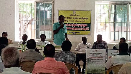 வேளாண் துறை சாா்பில் குண்டடத்தில் புதன்கிழமை நடைபெற்ற விவசாயிகளுக்கான பயிற்சி முகாமில் பங்கேற்றோா்.