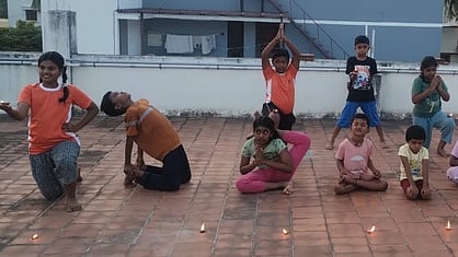 மத நல்லிணக்கத்தை வலியுறுத்தி யோகாசனம்