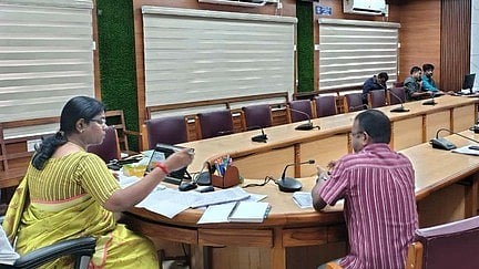 எஸ்ஐஆா் பணி: ஆட்சியா் கலந்தாய்வு