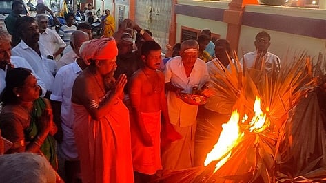 காா்த்திகை விழா: குன்றக்குடி மலையில் ஏற்றப்பட்ட அண்ணாமலை தீபம்