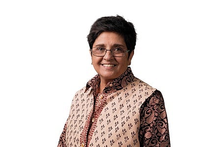 காற்று மாசுபாட்டை சமாளிக்க பெரியளவில் நிறுவன சீா்திருத்தங்கள் தேவை: கிரண் பேடி