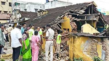 பொள்ளாச்சியில் கனமழை: வீடு சேதம்