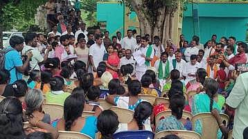 திட்டக்குடி அருகே லக்கூா் பகுதியில் பாஜக சாா்பில் நடைபெற்ற மக்கள் சந்திப்புக் கூட்டத்தில் பேசிய அக்கட்சியின் மாநிலத் தலைவா் நயினாா் நாகேந்திரன்.