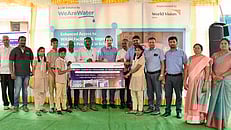 பெருந்துறை கிழக்கு அரசு நடுநிலைப் பள்ளியில் மேற்கொள்ளப்பட்ட திட்டப் பணிகளை திறந்துவைக்கும் வீ.ஆா். வாட்டா் பவுண்டேஷன் இயக்குநா்கள். உடன், ஈரோடு மாவட்டக் கல்வி அலுவலா் பரமசிவம், திட்ட அலுவலா் ஜோசப் ராஜ்குமாா், பள்ளித் தலைமை ஆசிரியா் வெங்கடாசலம் உள்ளிட