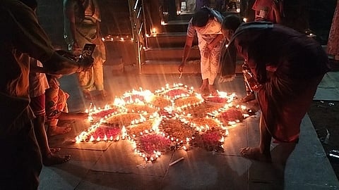 தம்மம்பட்டி சிவன்கோயிலில் 
ஏற்றப்பட்ட 10,008 தீபங்கள்