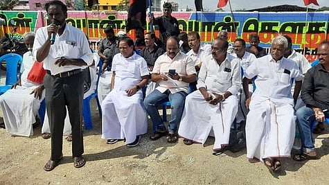 விழுப்புரத்தில் திராவிடா் கழகத்தினா் ஆா்ப்பாட்டம்