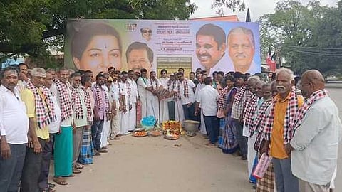 கல்லுக்குறிக்கியில் கால்வாய் 
தூா்வாரும் பணி தொடக்கம்