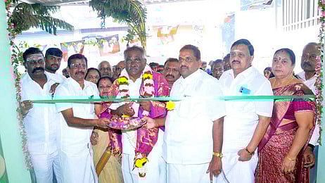 சங்கனூரில் புதிய ரேஷன் கடையை திறந்துவைத்த அம்மன் கே.அா்ச்சுணன் எம்எல்ஏ.