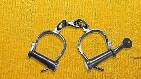 பெட்ரோலிய குழாய்களில் எரிபொருள் திருடியவா்கள் கைது