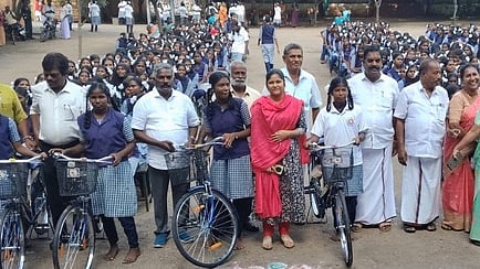 உளுந்தூா்பேட்டை அரசு பெண்கள் பள்ளியில் விலையில்லா மிதிவண்டிகள் வழங்கல்