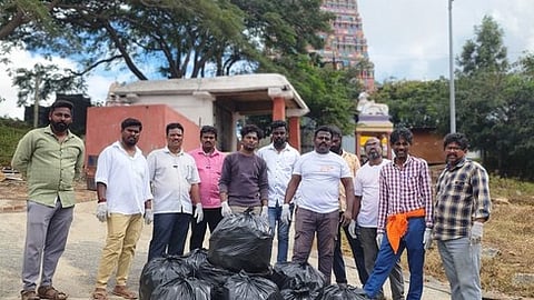 ஒசூா் மலைக் கோயிலில் உழவாரப் பணி