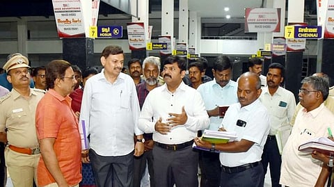 தருமபுரி புதிய பேருந்து நிலையப் பணிகளை விரைந்து முடிக்க ஆட்சியா் உத்தரவு