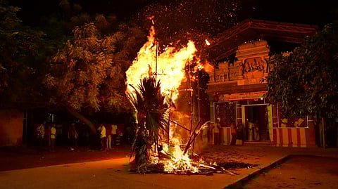 ராஜகோபால சுவாமி கோயிலில்
திருக்காா்த்திகை உற்சவ ருத்ர தீபம்